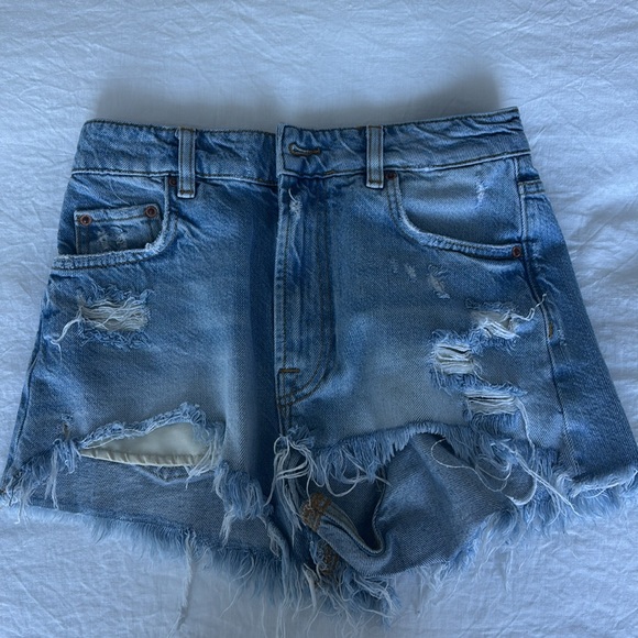 Zara distressed Jean shorts - Picture 4 of 5